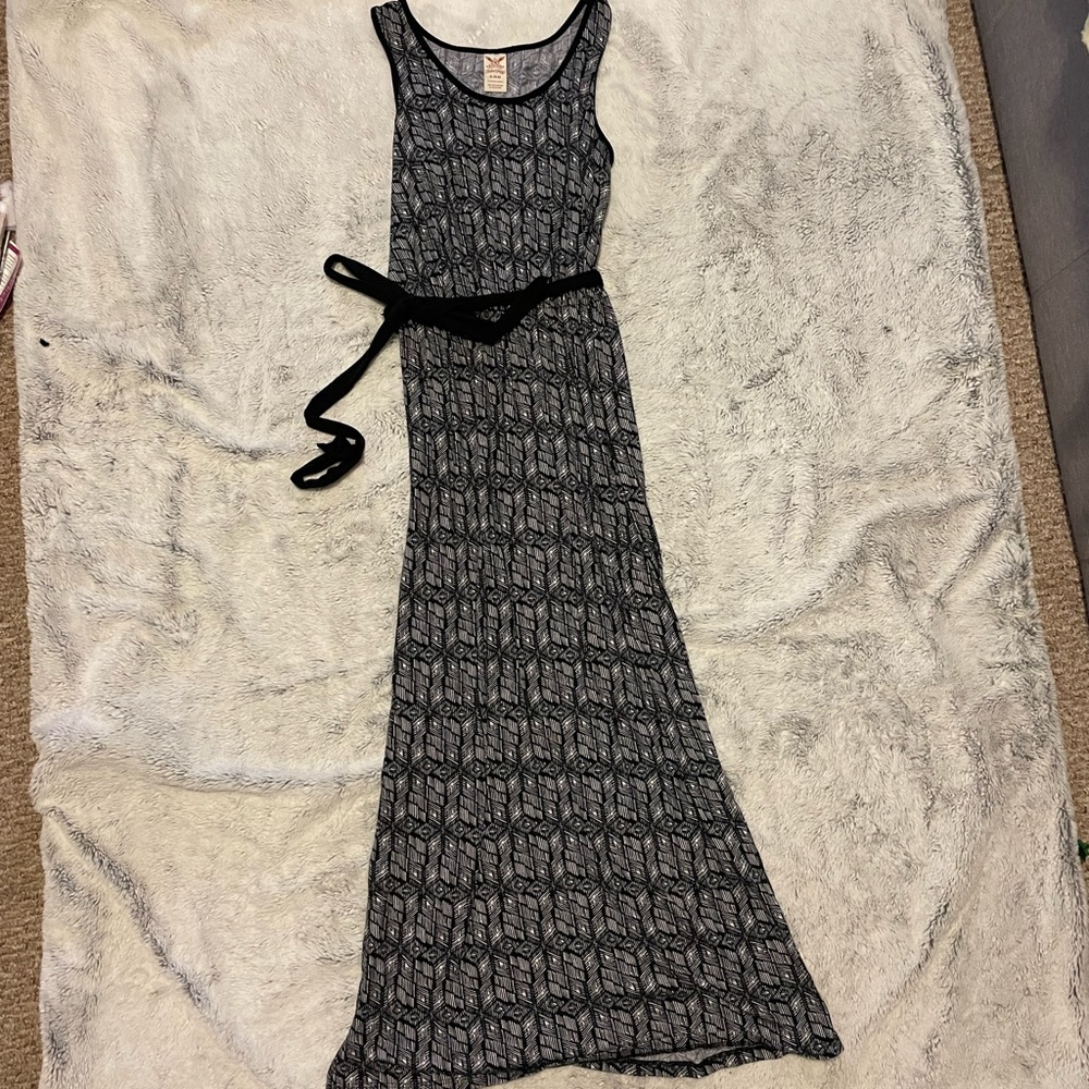 ✨3/$15✨ black and white maxi dress